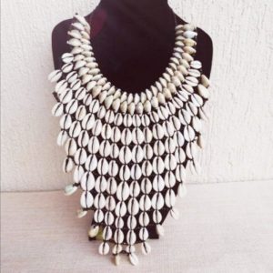 Collier en cauris