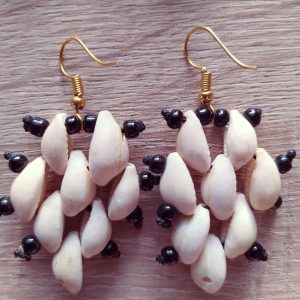 Boucle d'oreille en cauris